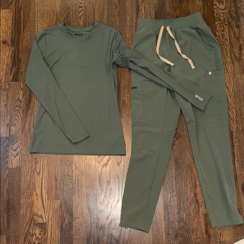 FIGS scrub set SALTA seamless top, YOLA bottoms
